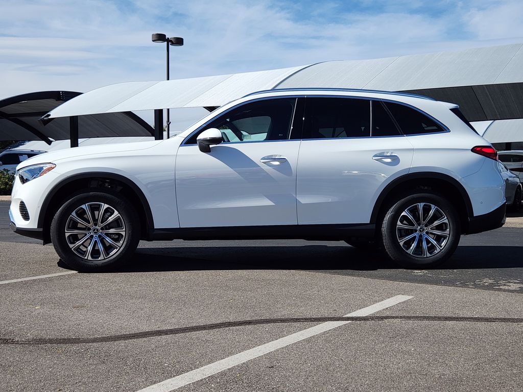 2026 Mercedes Benz GLC 300 4MATIC photo 4