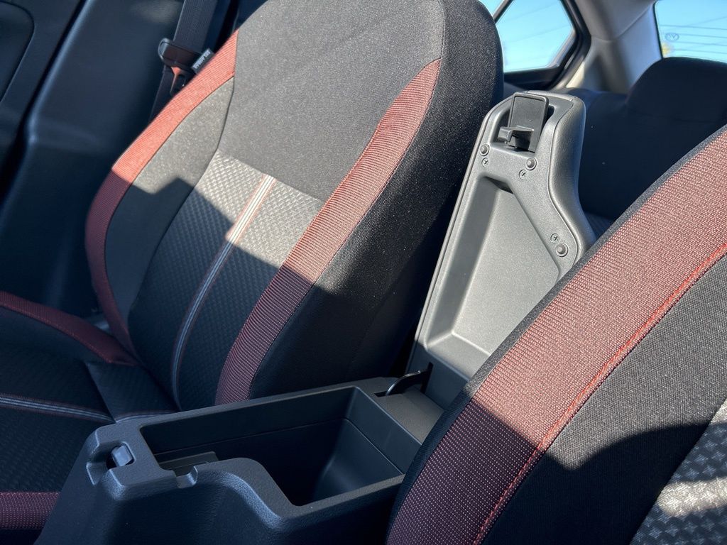 2025 Nissan Versa SR photo 29