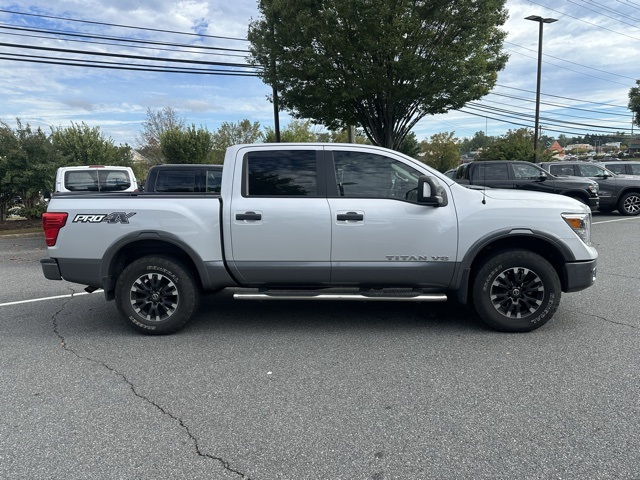 2018 Nissan Titan PRO-4X photo 5