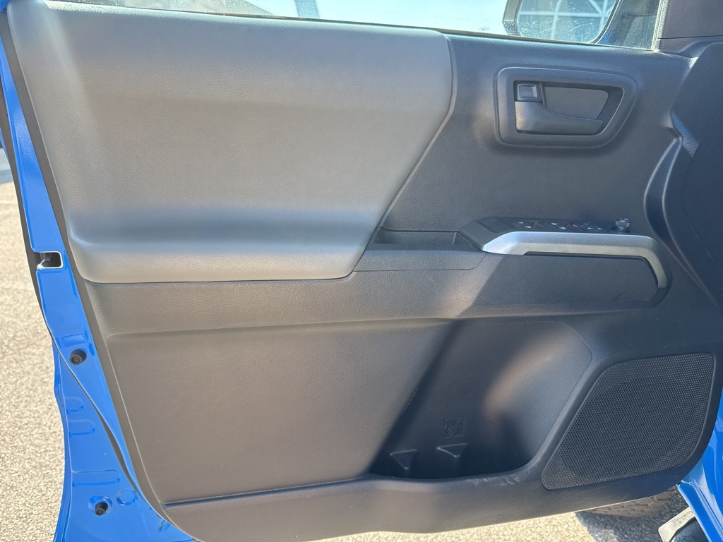 2020 Toyota Tacoma SR5 4x4 photo 9
