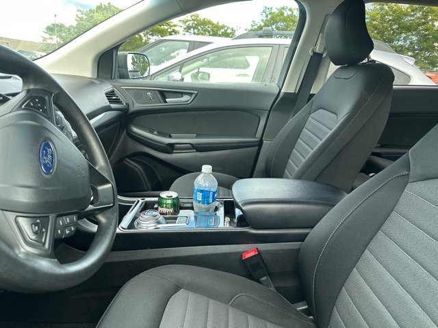 2019 Ford Edge SE photo 4