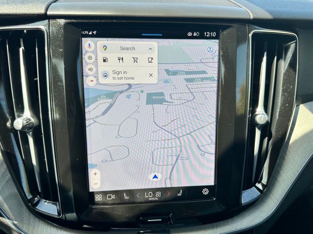 2025 Volvo XC60 B5 Plus photo 16