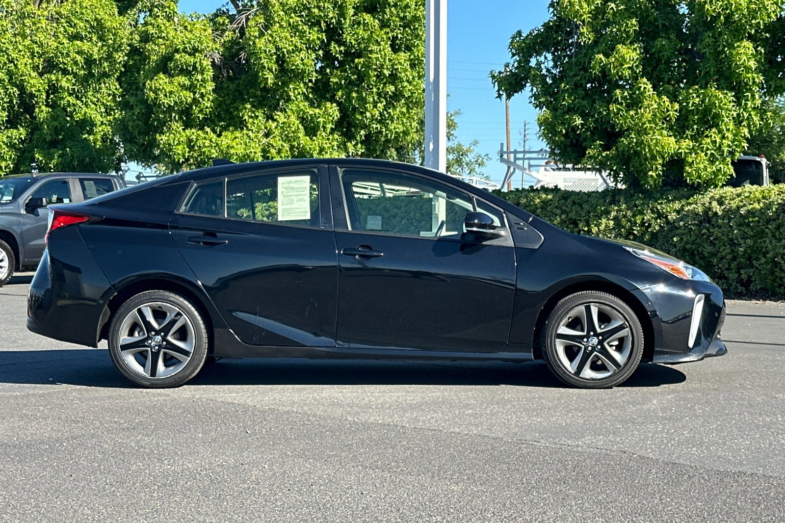 2022 Toyota Prius L Eco photo 3