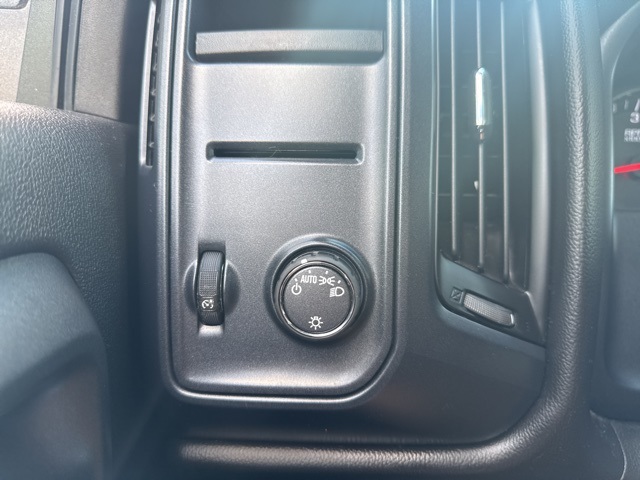 2017 Chevrolet Silverado 1500 Custom photo 11