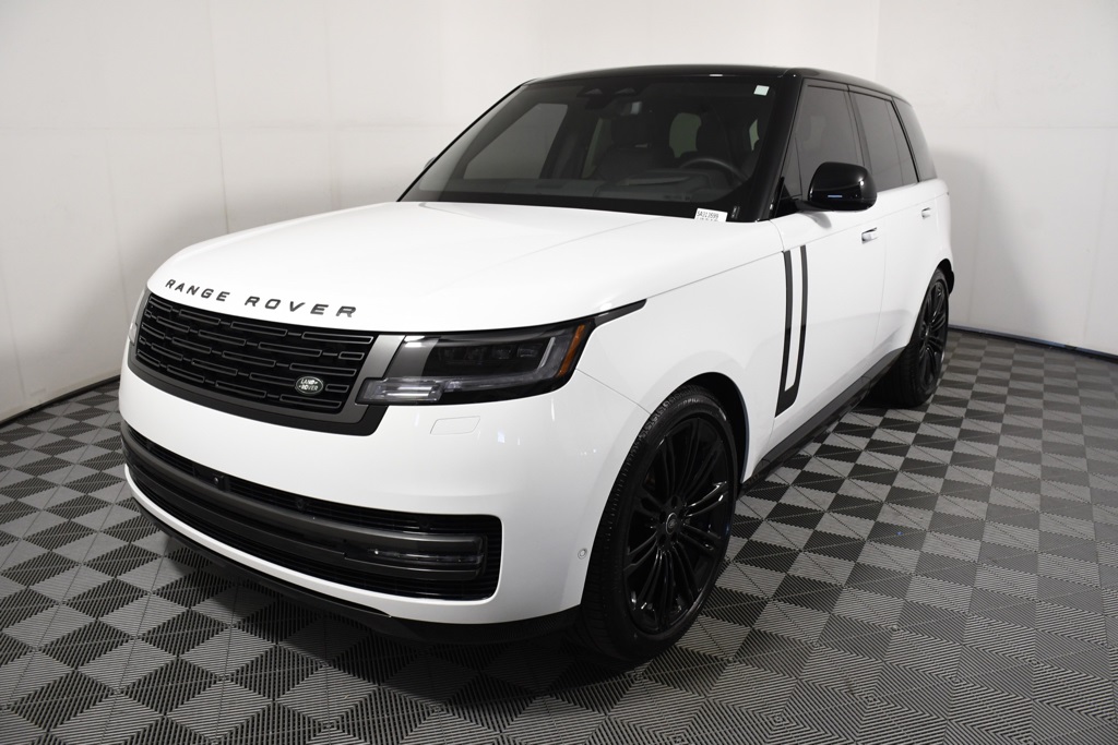 2025 Land Rover Range Rover SE's photo