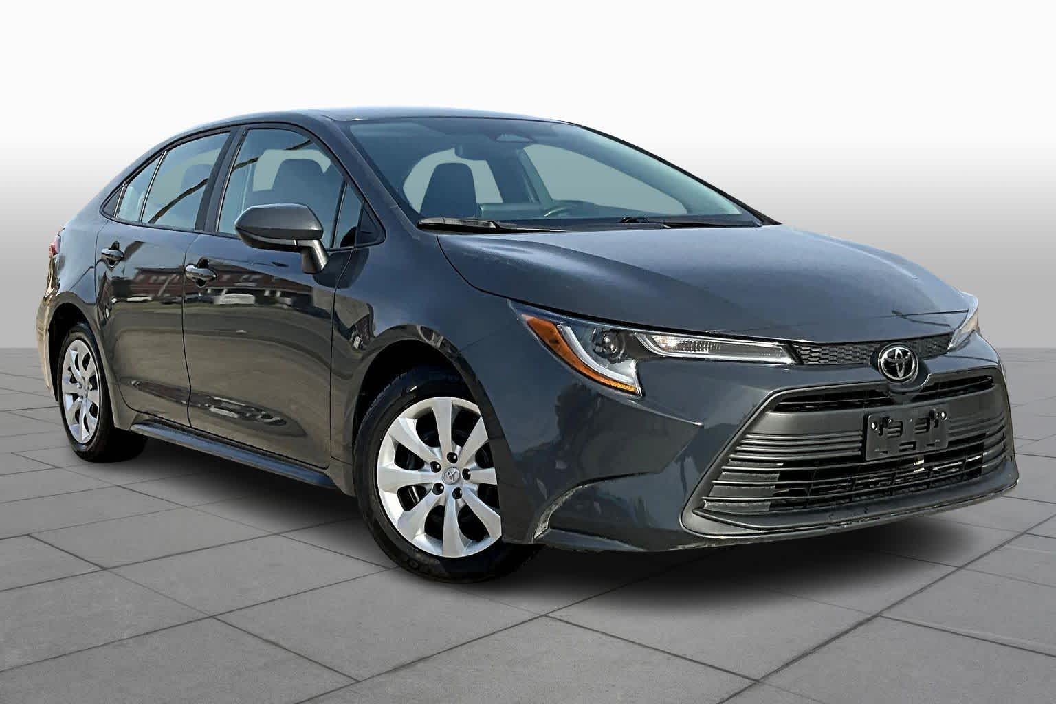 2023 Toyota Corolla LE photo 2