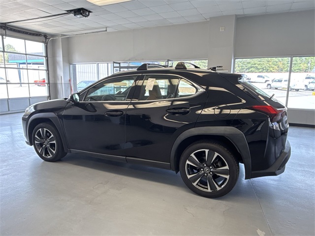 2022 Lexus UX 200 photo 3