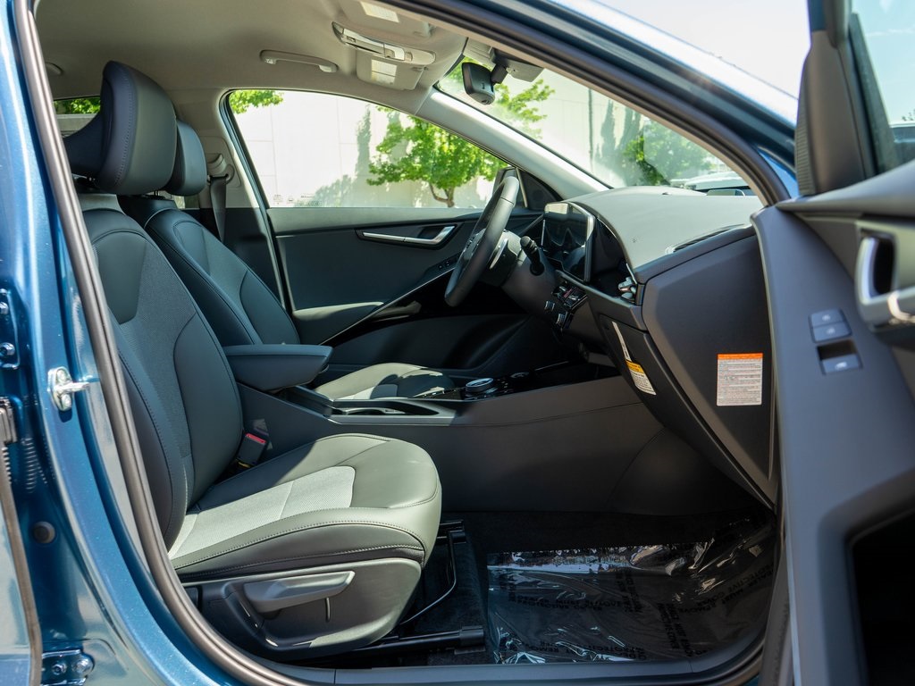 2025 Kia Niro Plug-In Hybrid EX photo 9