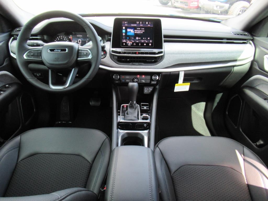 2025 Jeep Compass Latitude photo 12