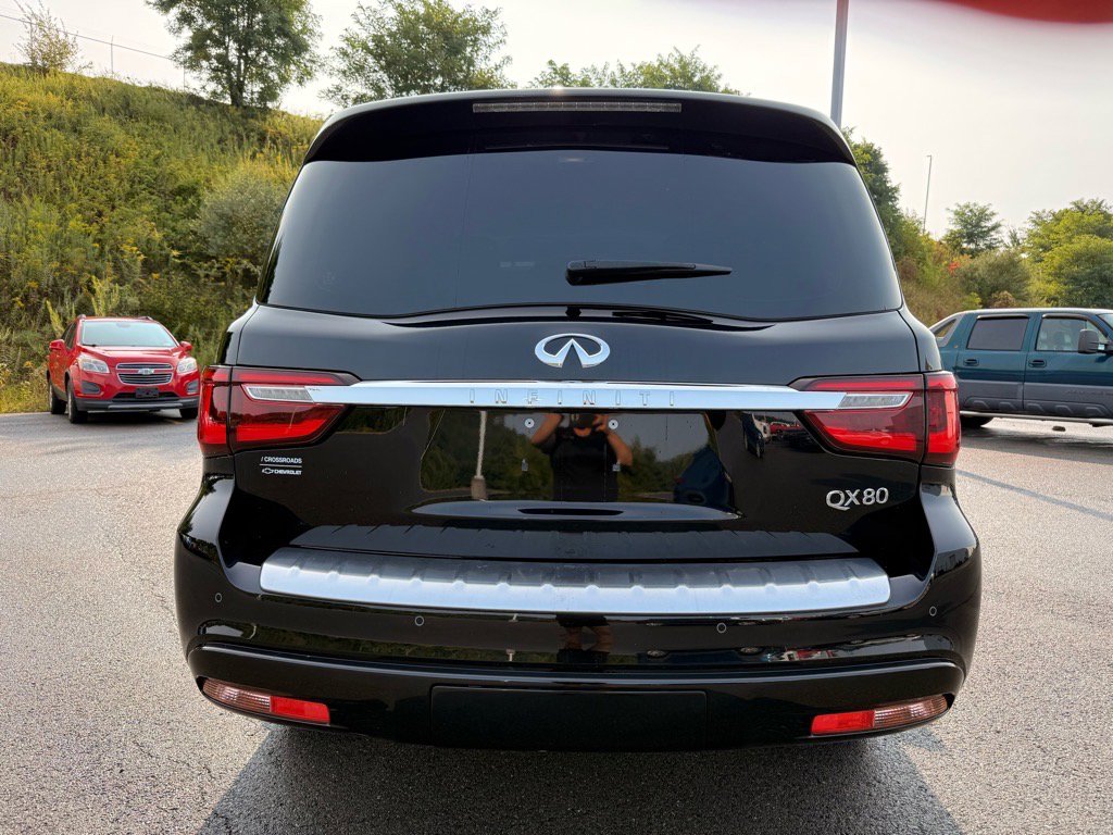 2019 Infiniti QX80 Luxe photo 2