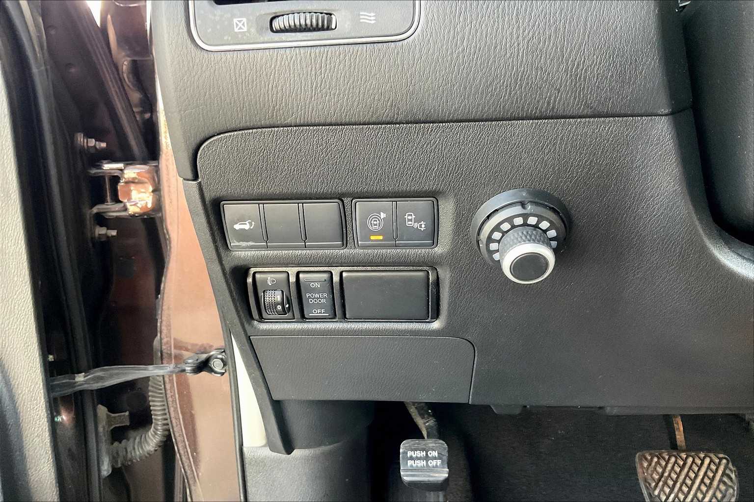 2017 Nissan Armada Platinum photo 31