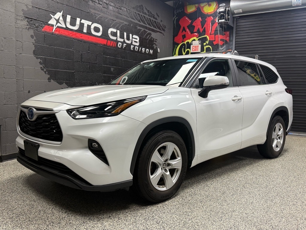 2023 Toyota Highlander Hybrid LE photo 3