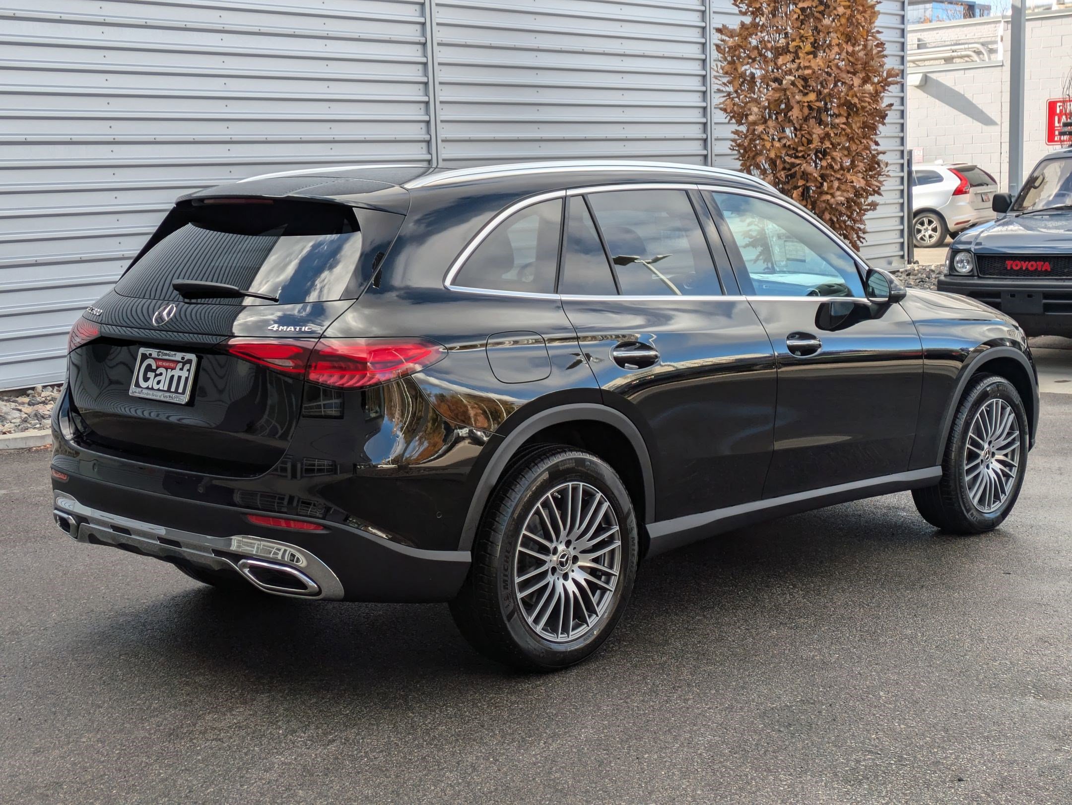 2025 Mercedes Benz GLC 300 4MATIC photo 3