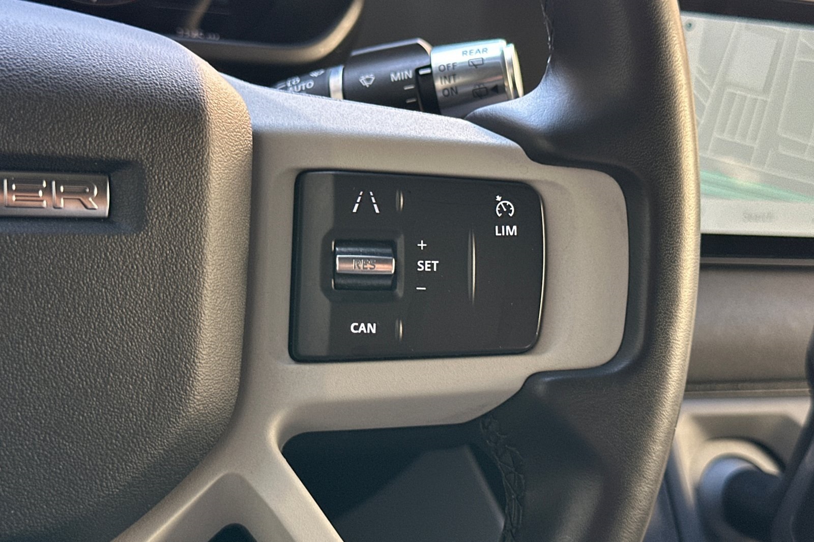 2021 Land Rover Defender 110 SE photo 27