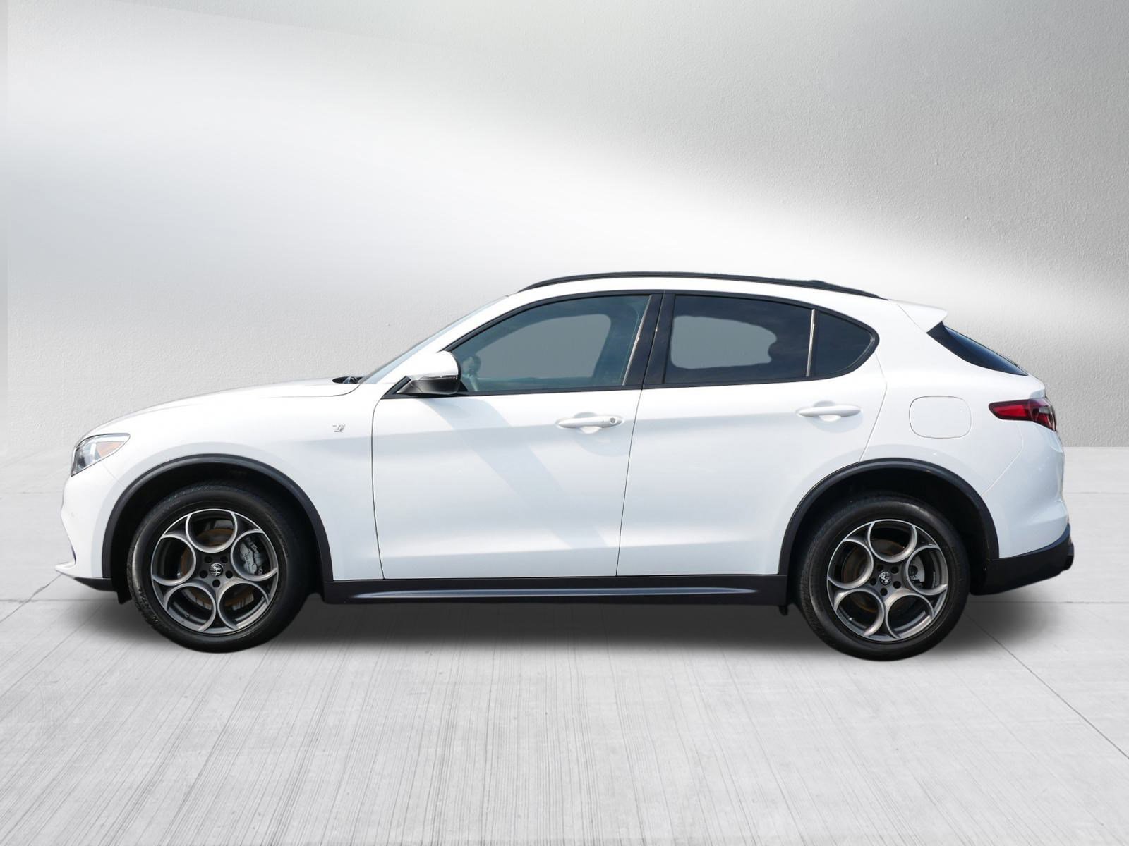 2023 Alfa Romeo Stelvio Ti photo 4