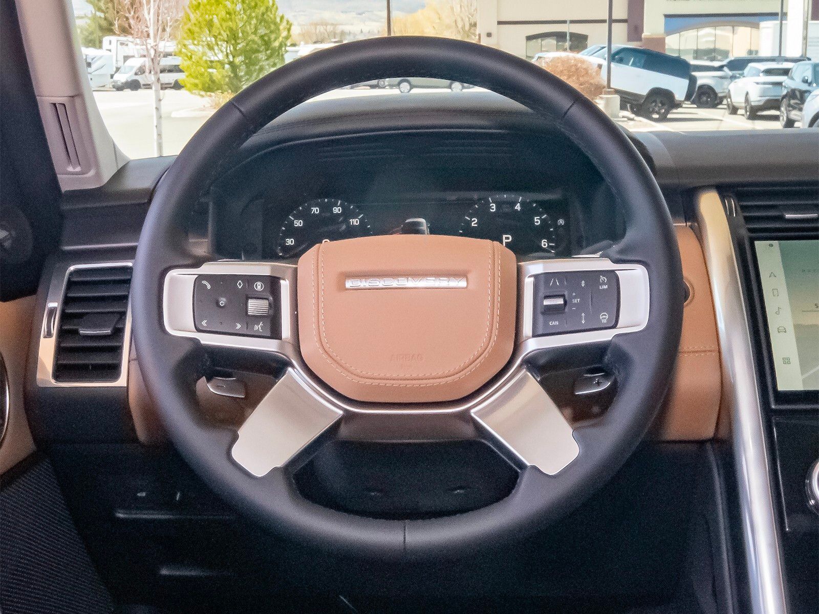 2025 Land Rover Discovery Metropolitan Edition photo 13