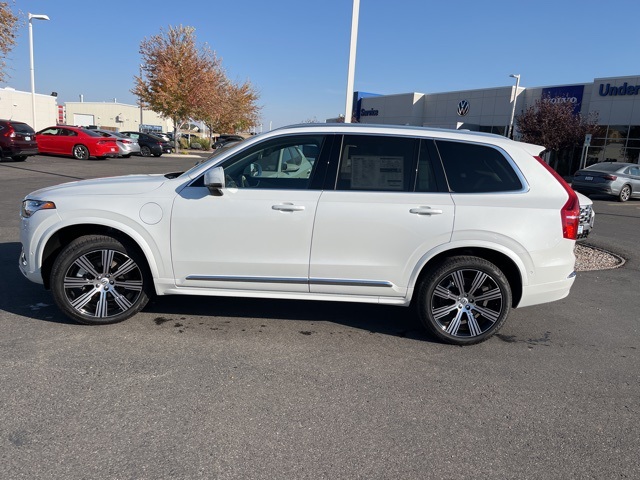 2025 Volvo XC90 T8 Plus photo 2