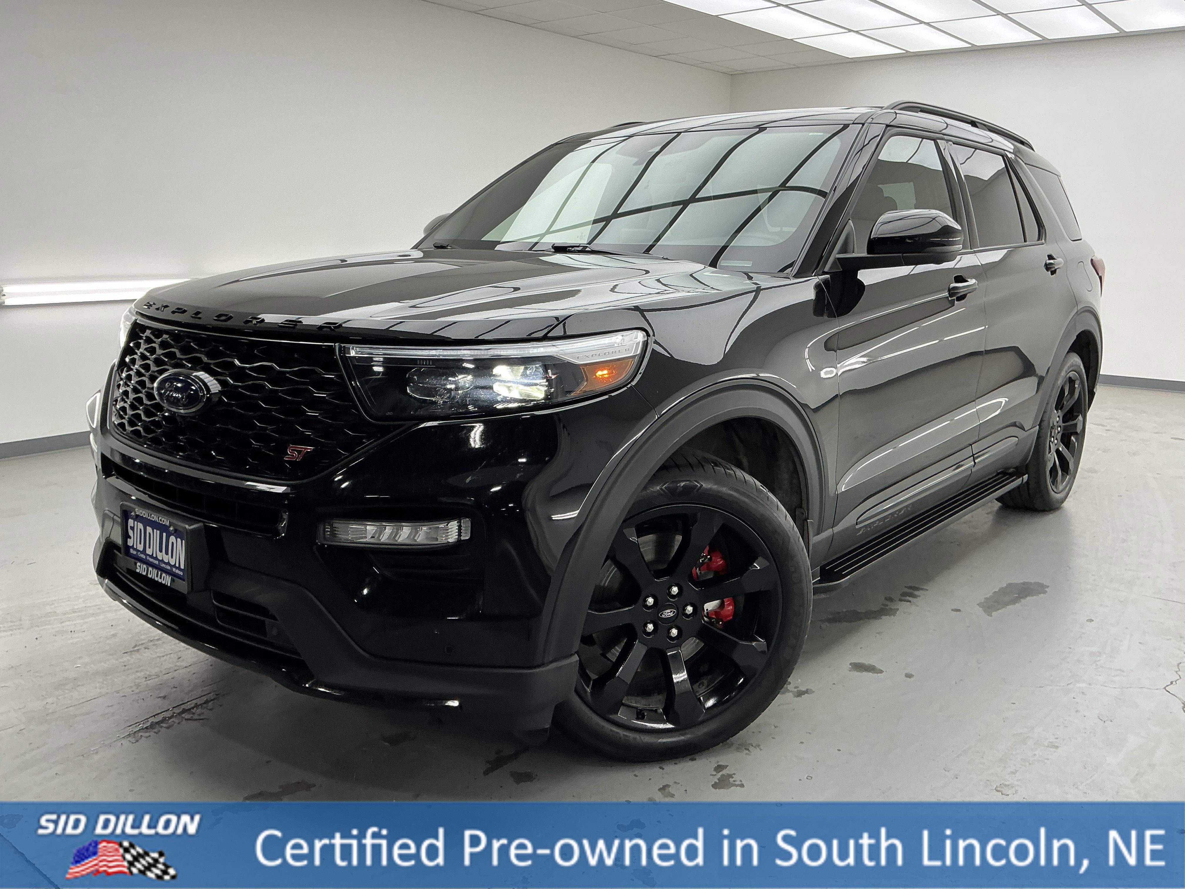 2022 Ford Explorer ST's photo