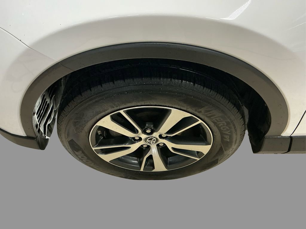 2017 Toyota RAV4 XLE photo 13