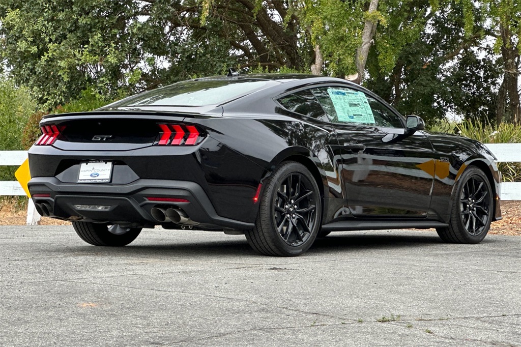2025 Ford Mustang GT photo 4