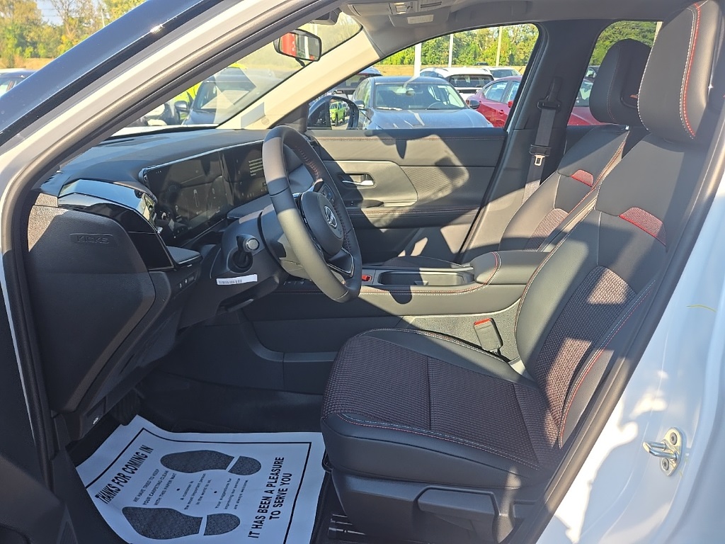 2026 Nissan Kicks SR photo 6
