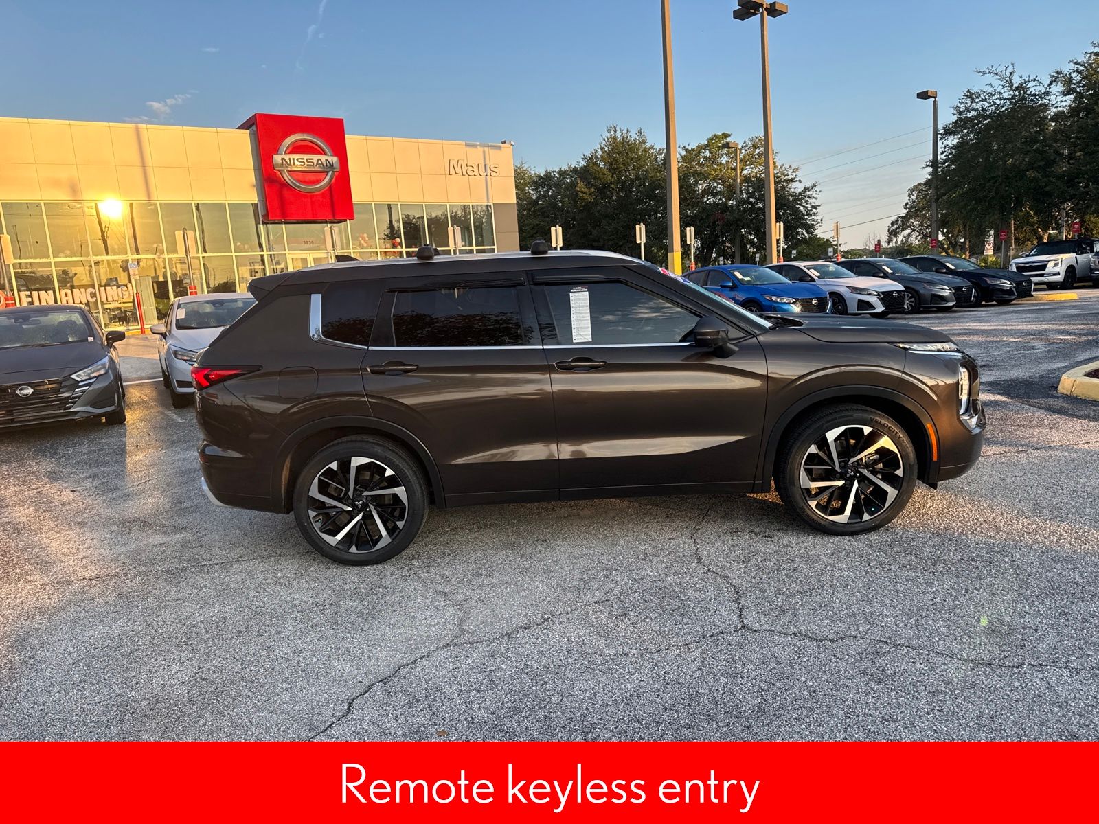 2024 Mitsubishi Outlander SEL photo 4