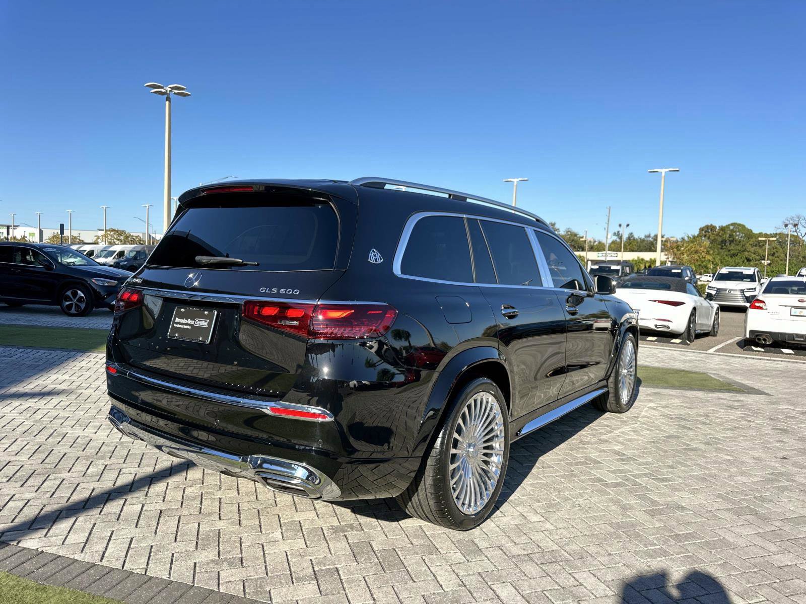 2025 Mercedes Benz GLS Maybach 600 4MATIC photo 3