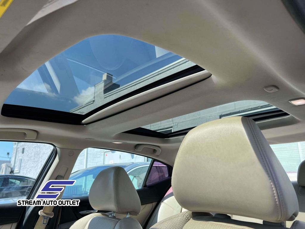 2017 Nissan Maxima SL photo 17