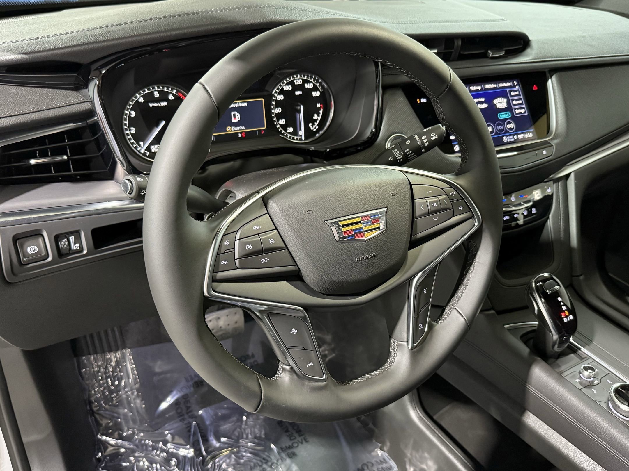 2025 Cadillac XT5 Luxury photo 3