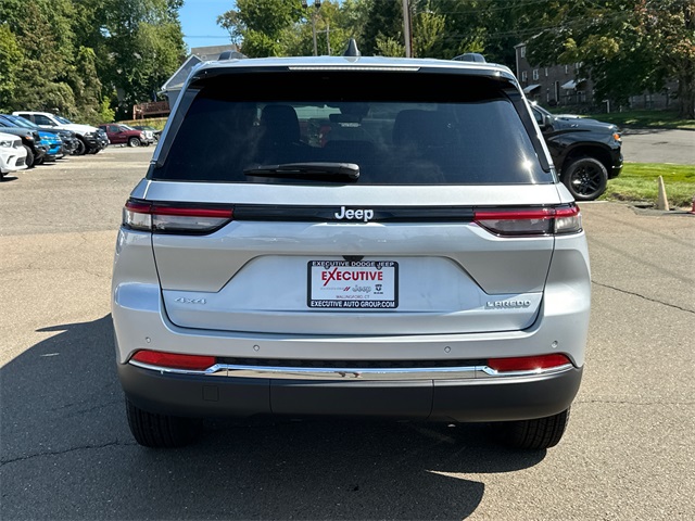 2025 Jeep Grand Cherokee Laredo X photo 3