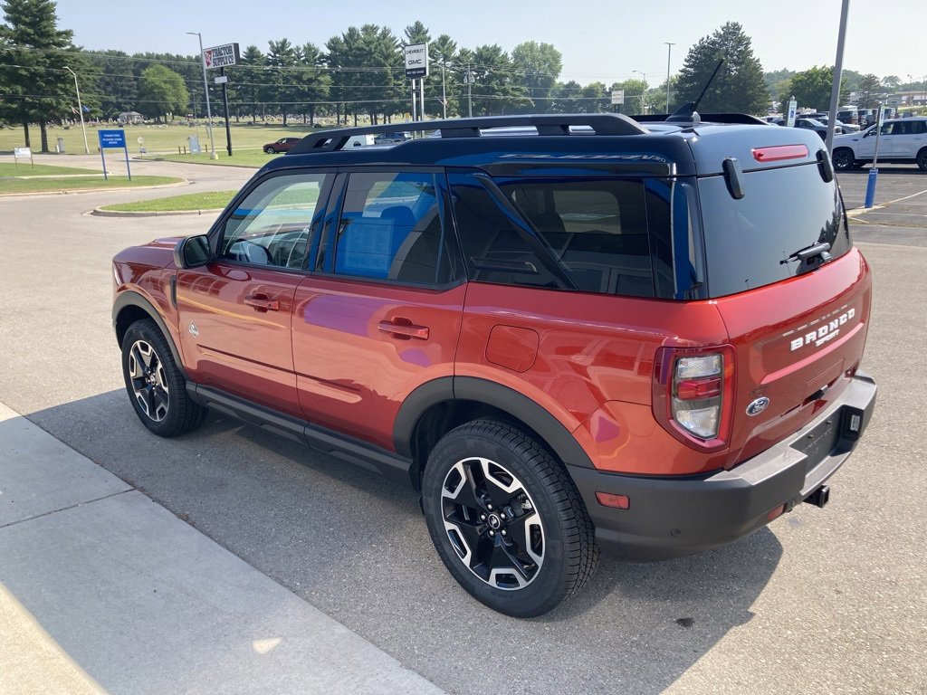 2022 Ford Bronco Sport Outer Banks photo 3