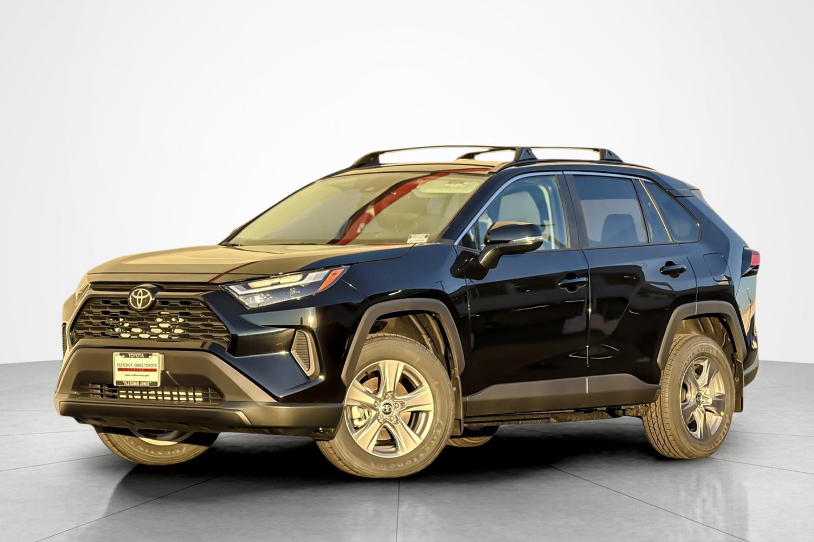 2025 Toyota RAV4 XLE's photo