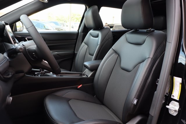 2025 Jeep Compass Altitude photo 8