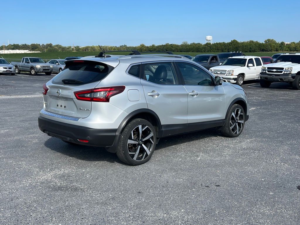 2022 Nissan Rogue Sport SL photo 3