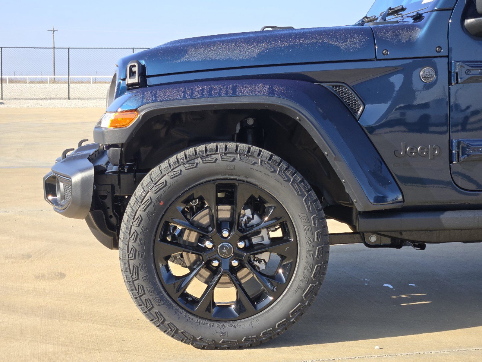 2025 Jeep Gladiator photo 5