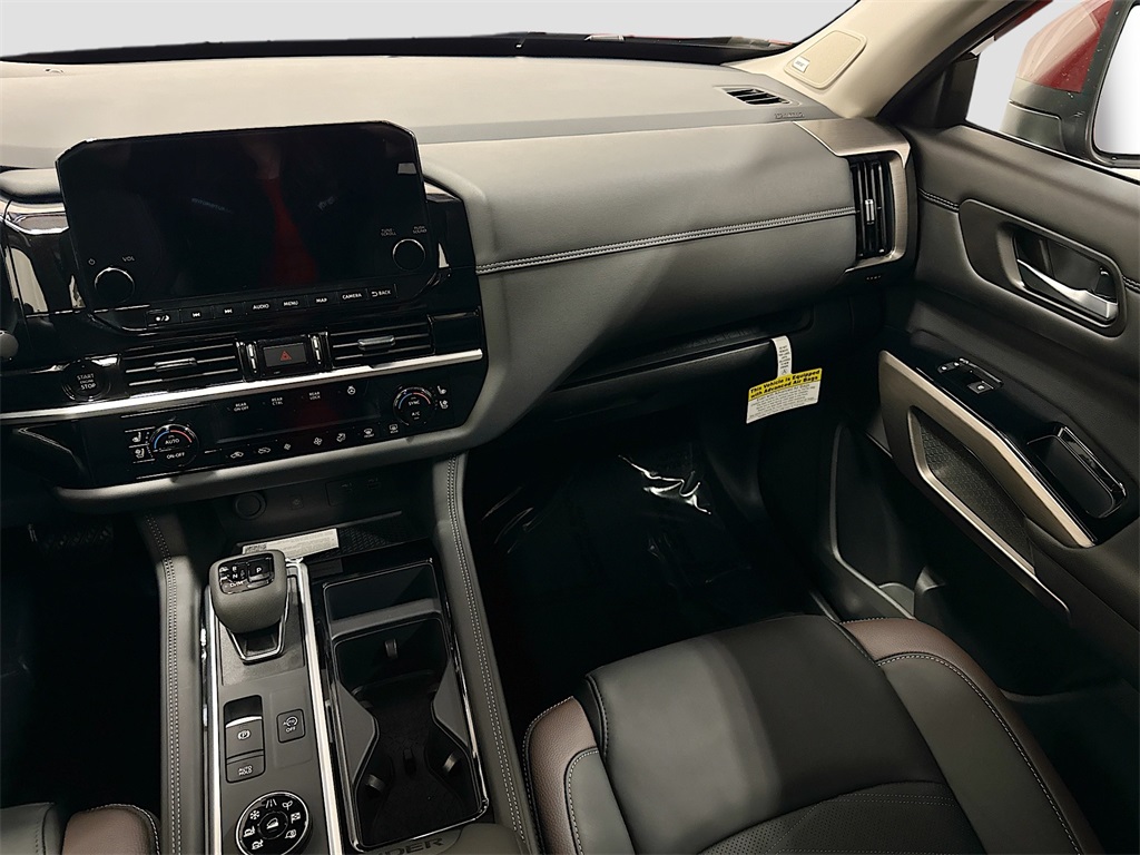2025 Nissan Pathfinder Platinum photo 8