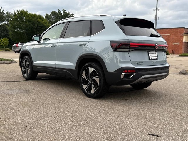 2025 Volkswagen Taos SE photo 4
