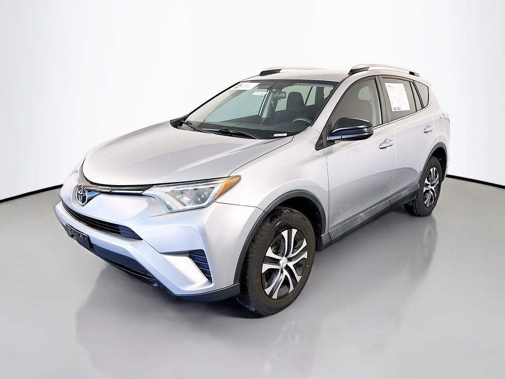 2016 Toyota RAV4 LE photo 3