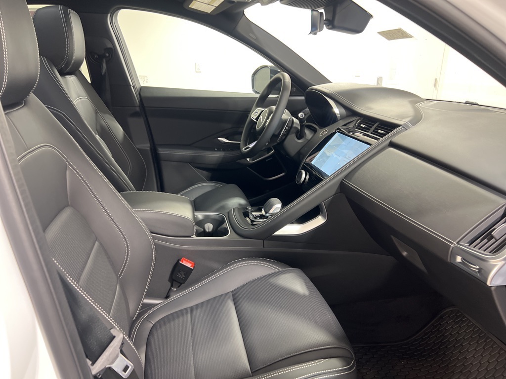 2024 Jaguar E-PACE R-Dynamic SE photo 24