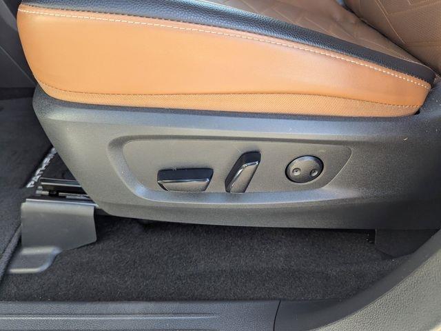 2025 Nissan Pathfinder Platinum photo 15