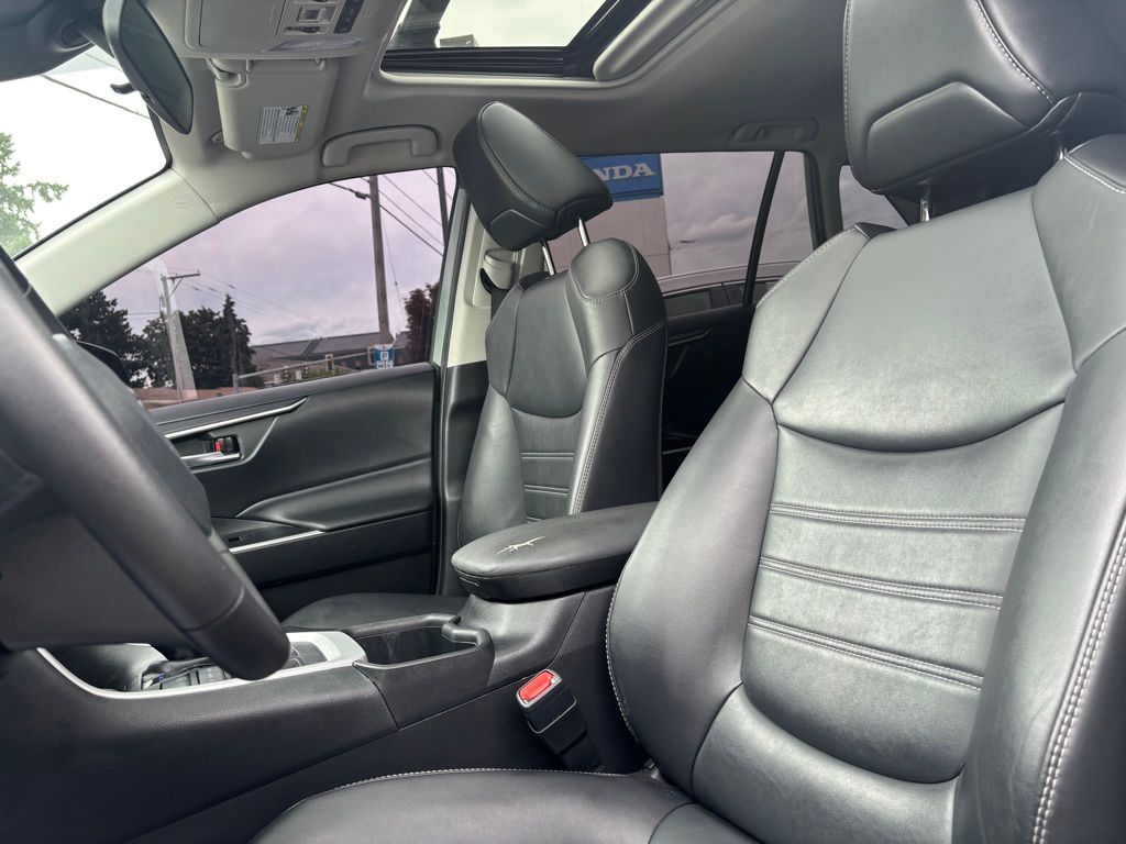 2022 Toyota RAV4 XLE Premium photo 20