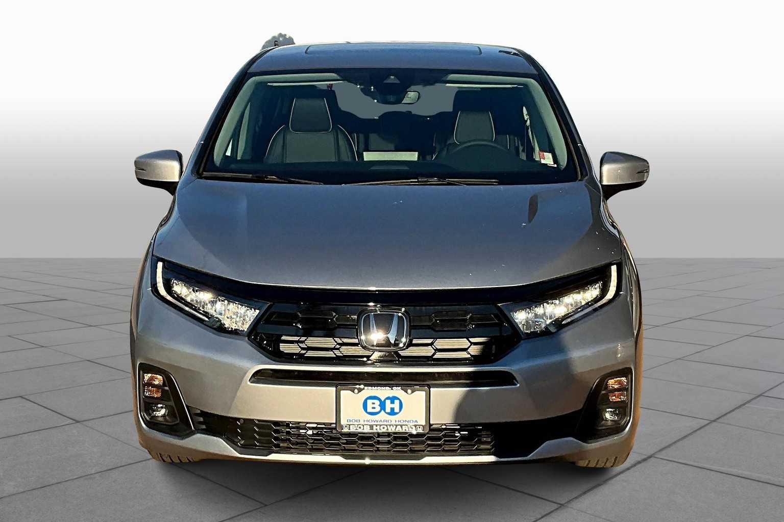 2025 Honda Odyssey Touring photo 3
