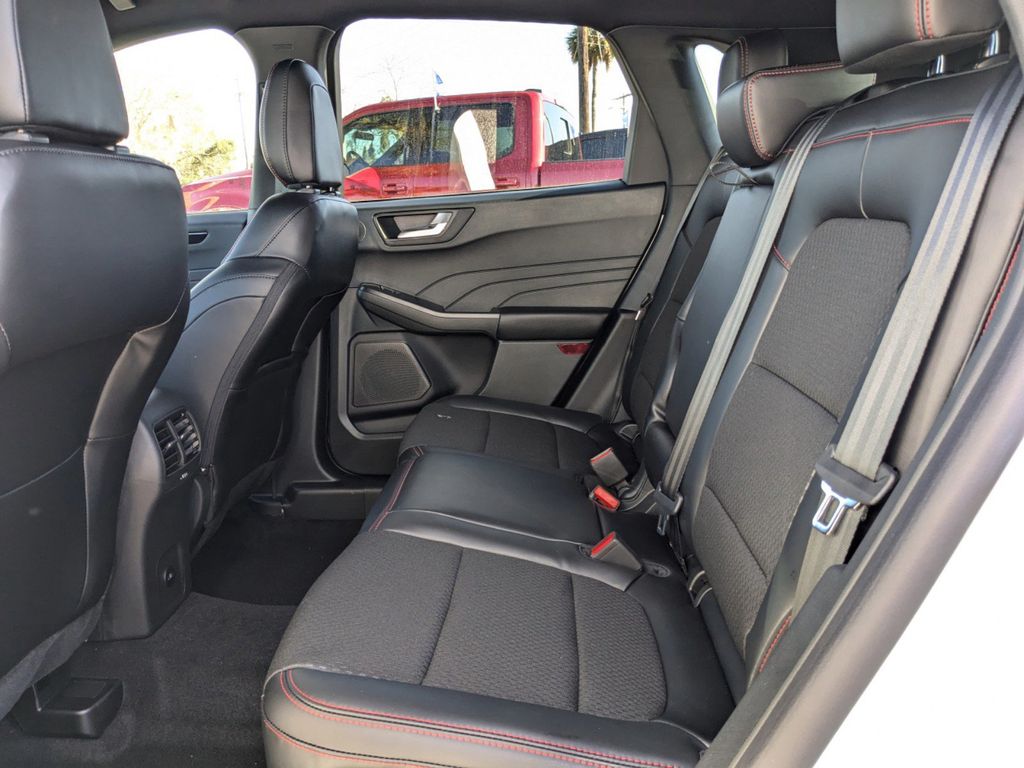 2025 Ford Escape Hybrid ST-Line Select photo 12