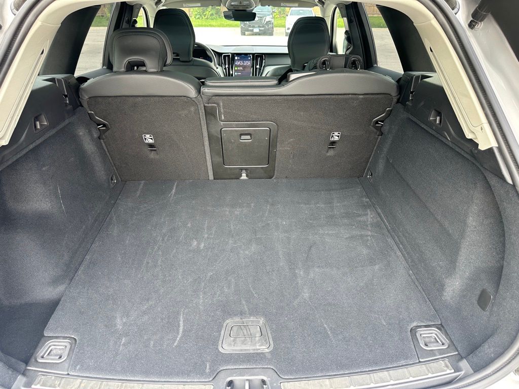 2025 Volvo XC60 B5 Plus photo 7