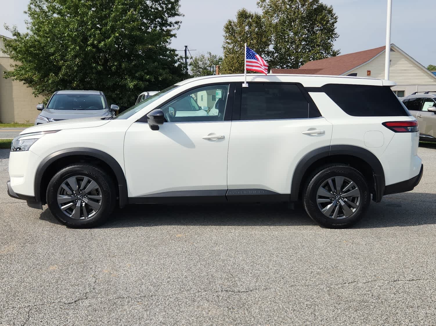 2024 Nissan Pathfinder S photo 5