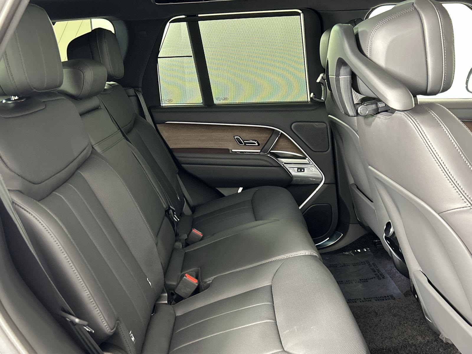 2025 Land Rover Range Rover SE photo 26