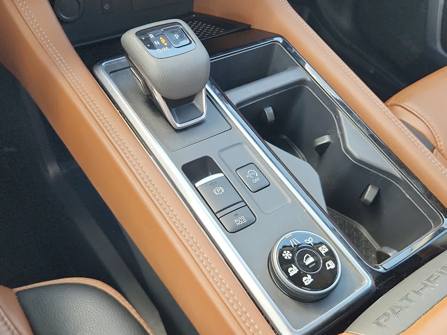 2024 Nissan Pathfinder Platinum photo 14