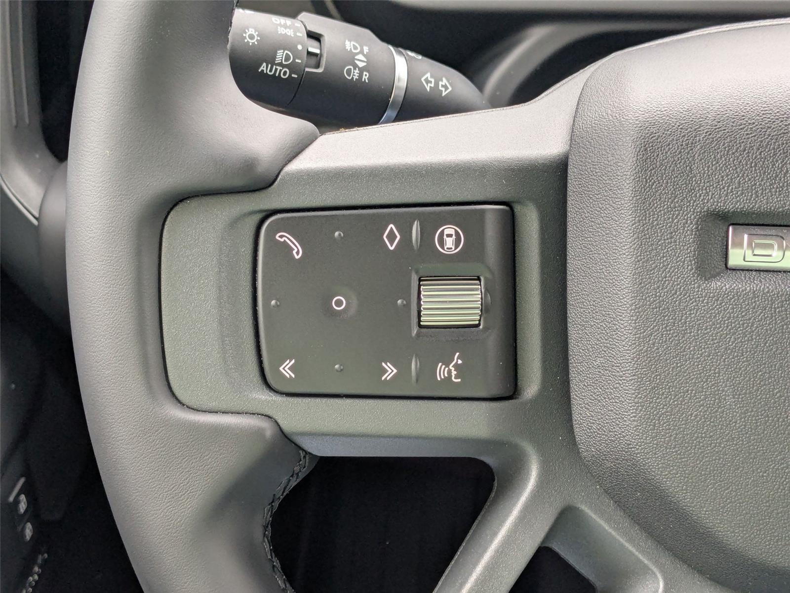 2025 Land Rover Defender 110 X-Dynamic SE photo 13