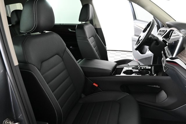 2025 Volkswagen Atlas SEL photo 10