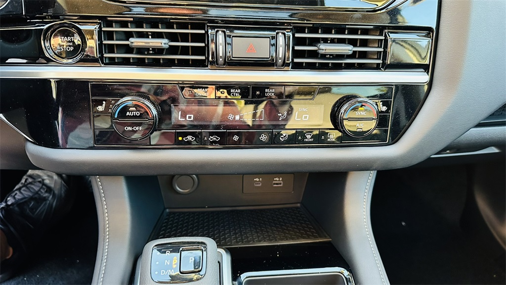 2025 Nissan Pathfinder SV photo 23